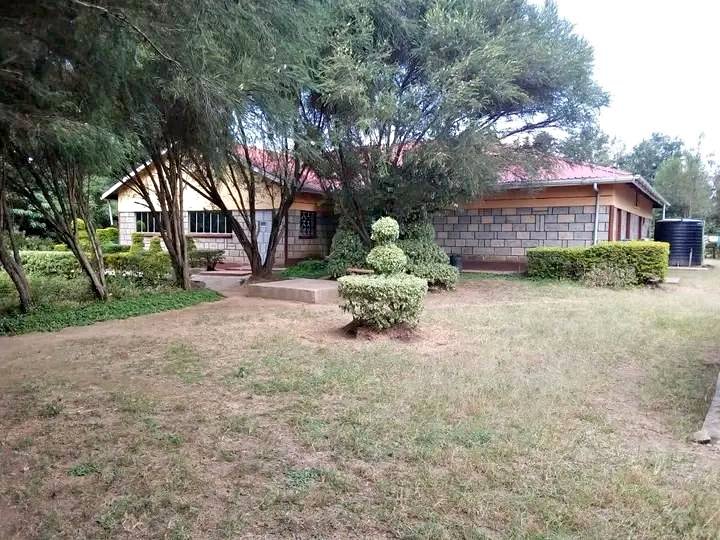 🌿 For Sale: Elegant 5-Bedroom Home on 1 Acre – Naivasha, Karai