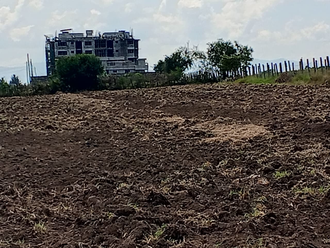 🌿 Prime 1-Acre Plot for Sale – Nakuru Game Park